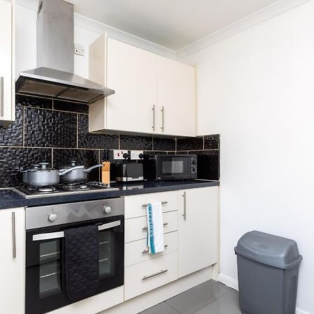 19A The Broadwalk - Cozy 1Br In The Heart Of Crawley Near Gatwick Airport Great For Contractors And Flight Crew Students Villa Exteriör bild