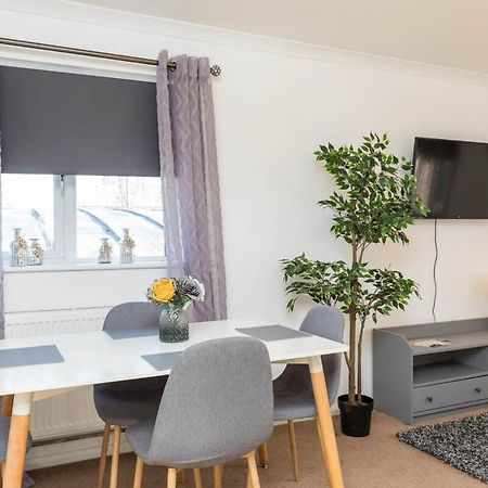 19A The Broadwalk - Cozy 1Br In The Heart Of Crawley Near Gatwick Airport Great For Contractors And Flight Crew Students Villa Exteriör bild