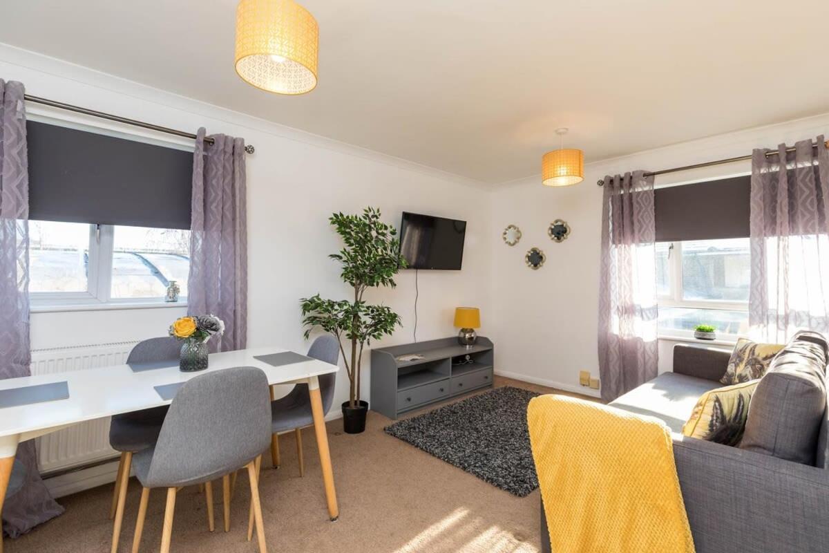 19A The Broadwalk - Cozy 1Br In The Heart Of Crawley Near Gatwick Airport Great For Contractors And Flight Crew Students Villa Exteriör bild