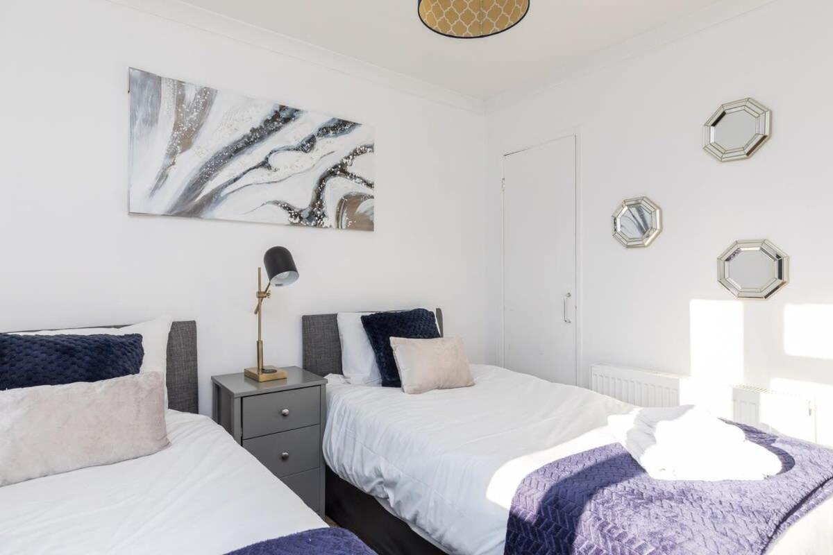 19A The Broadwalk - Cozy 1Br In The Heart Of Crawley Near Gatwick Airport Great For Contractors And Flight Crew Students Villa Exteriör bild