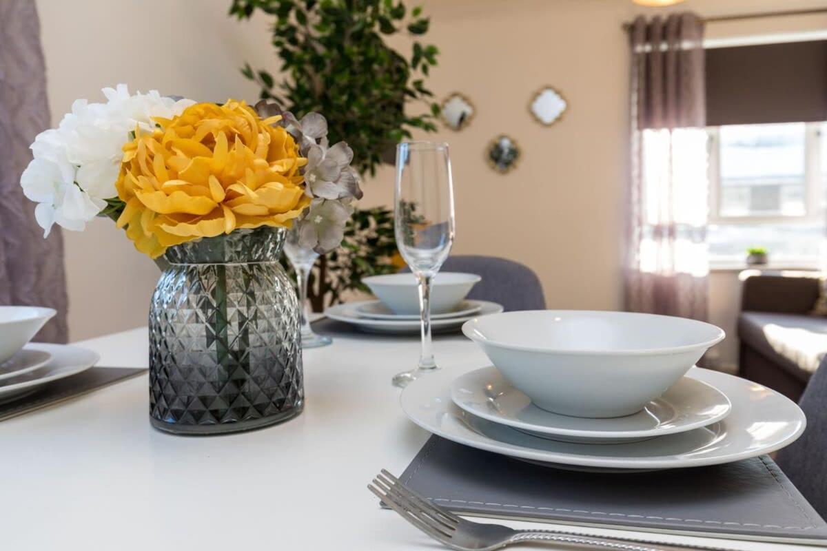 19A The Broadwalk - Cozy 1Br In The Heart Of Crawley Near Gatwick Airport Great For Contractors And Flight Crew Students Villa Exteriör bild