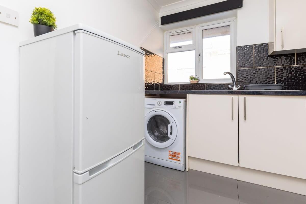 19A The Broadwalk - Cozy 1Br In The Heart Of Crawley Near Gatwick Airport Great For Contractors And Flight Crew Students Villa Exteriör bild