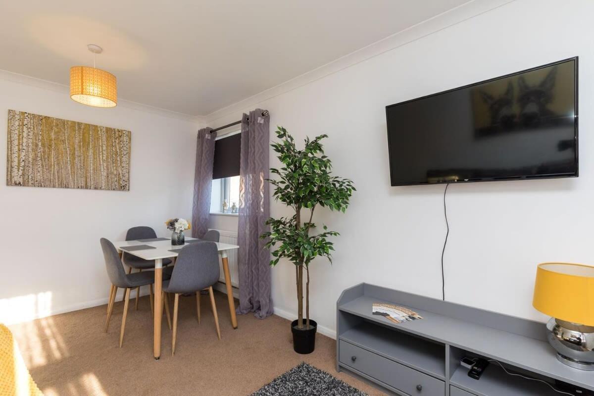 19A The Broadwalk - Cozy 1Br In The Heart Of Crawley Near Gatwick Airport Great For Contractors And Flight Crew Students Villa Exteriör bild